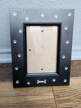 NWT Winifred & Lily Paw Pawprint Bone Photo Frame Black White Silver